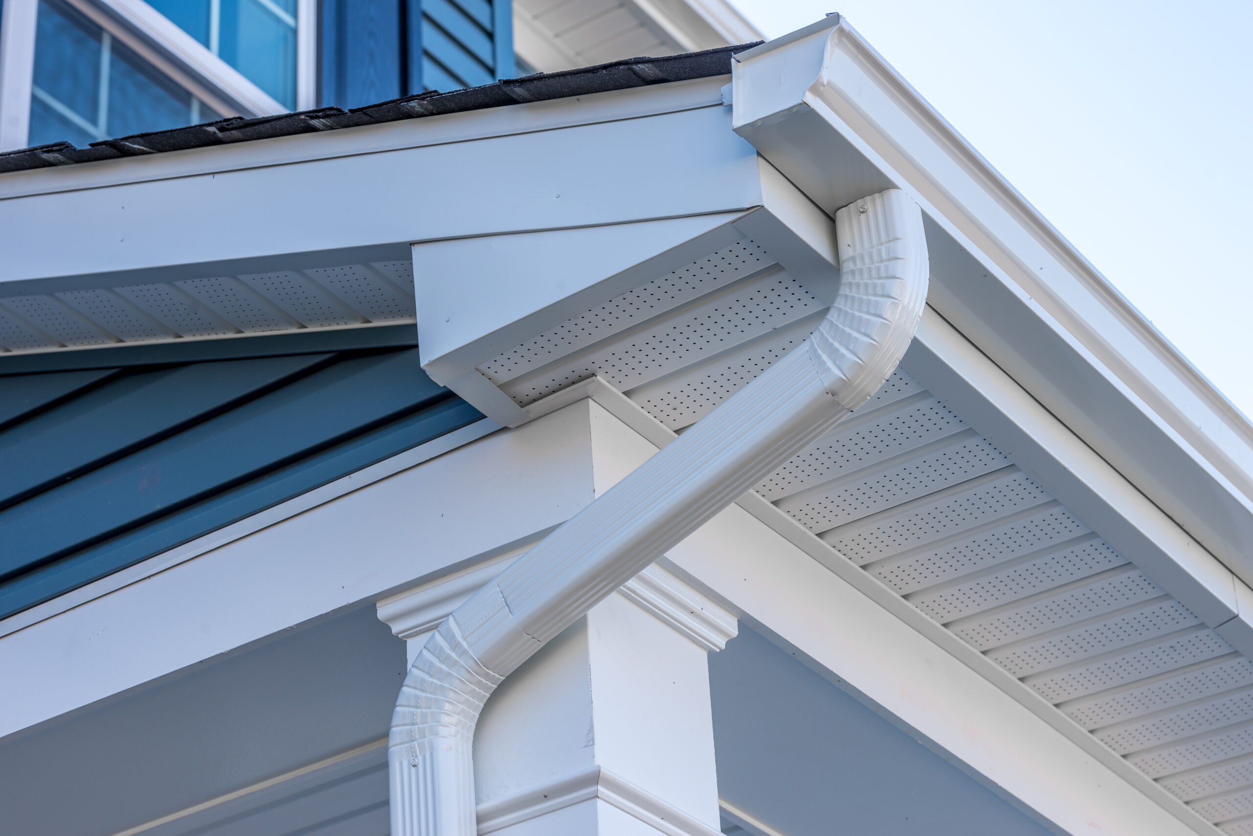 Colonial white gutter guard system, fascia, drip edge, soffit pr Kirkin Exteriors workers